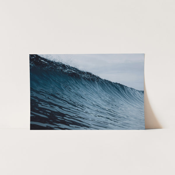 a picture of a wave in the ocean