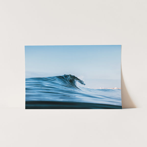 a picture of a wave in the ocean