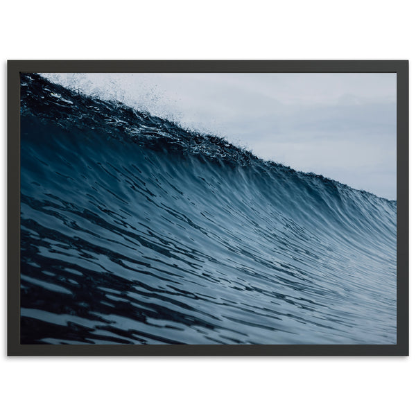 a picture of a wave in the ocean