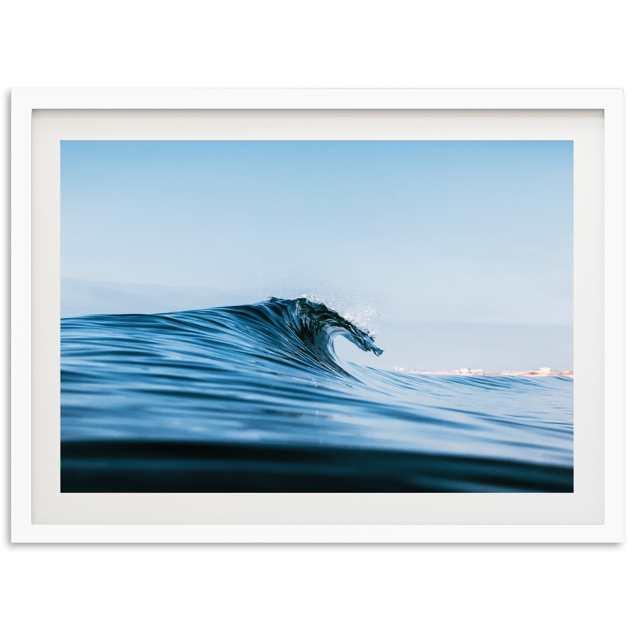 a picture of a wave in the ocean